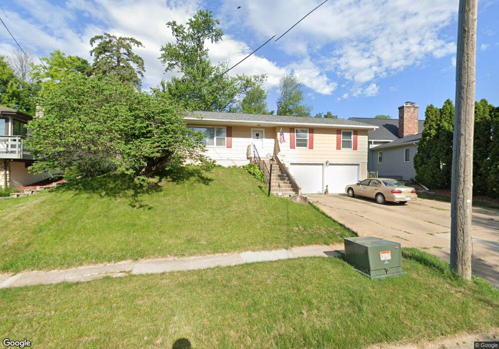 1209 36th St SE, Cedar Rapids, IA 52403 - photo 1