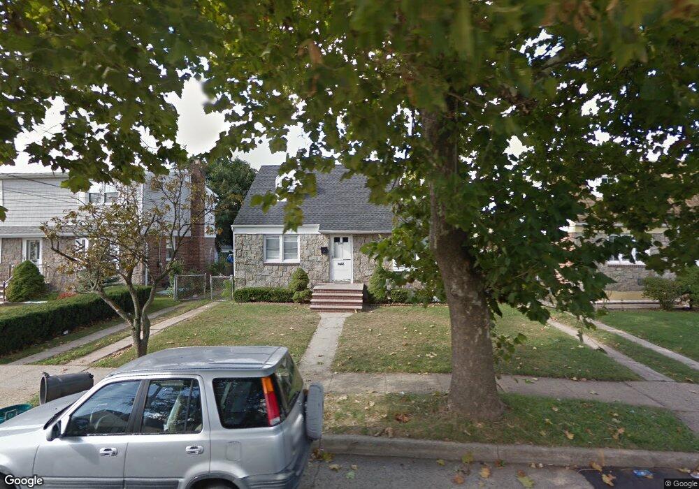 1047 N 7th St unit Whole House, New Hyde Park, NY 11040 - photo 1