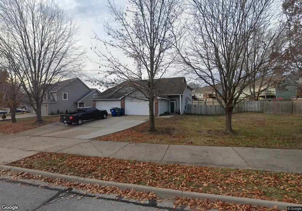 925 N Fieldstone Dr, Lawrence, KS 66049 - photo 1