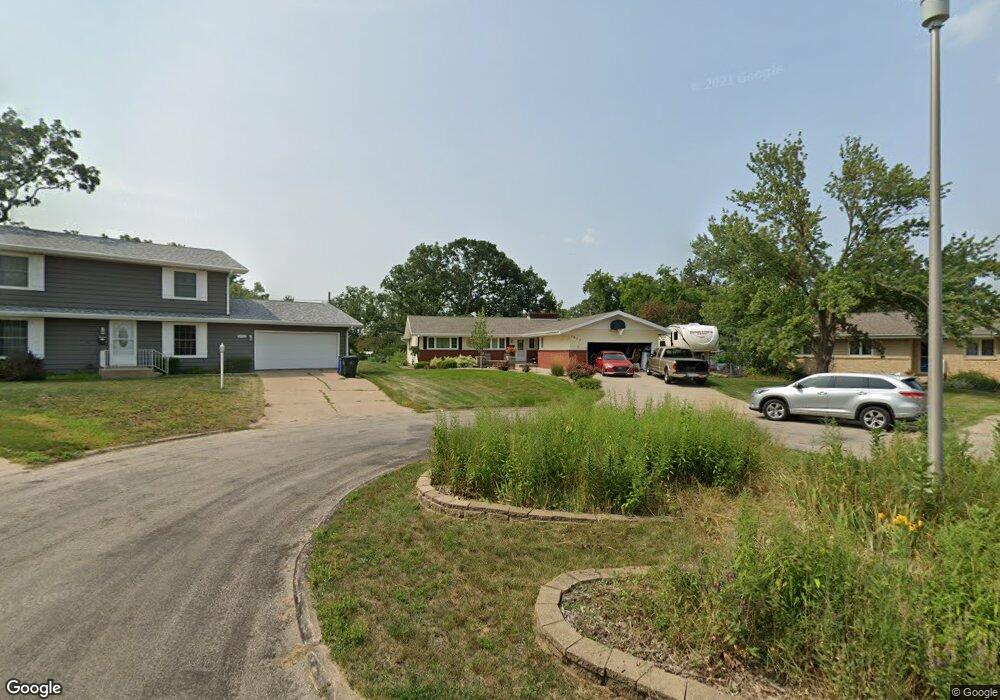 3930 Knollcrest Ct NE, Cedar Rapids, IA 52402 - photo 1