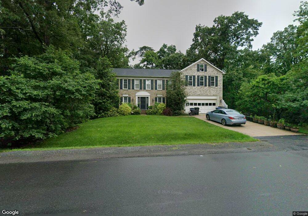 10413 Heritage Landing Rd, Burke, VA 22015 - photo 1