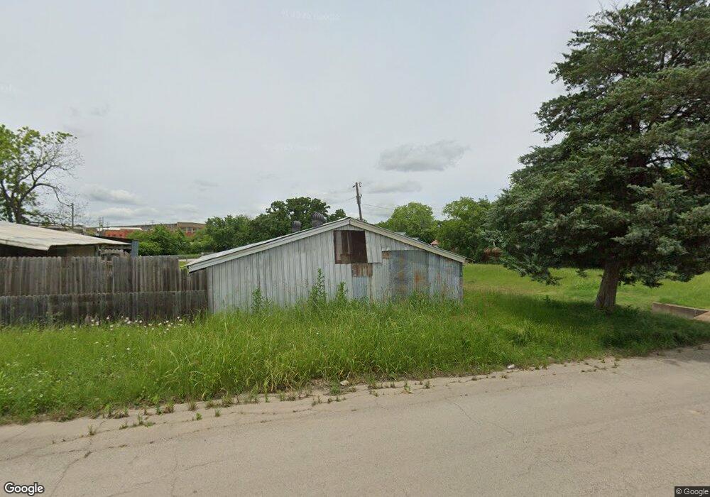 602 Trinity St, Cleburne, TX 76031 - photo 1