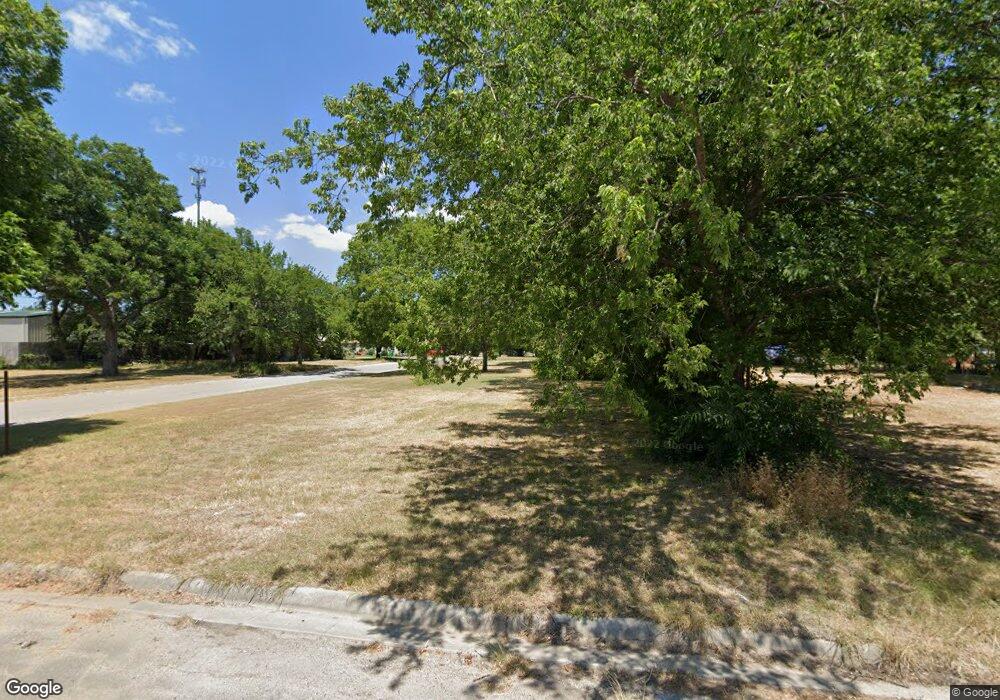 915 Foreman St, Gainesville, TX 76240 - photo 1