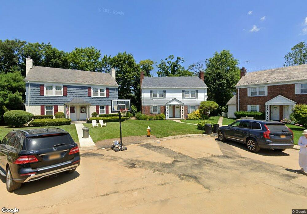 32 Bayview Ct, Manhasset, NY 11030 - photo 1