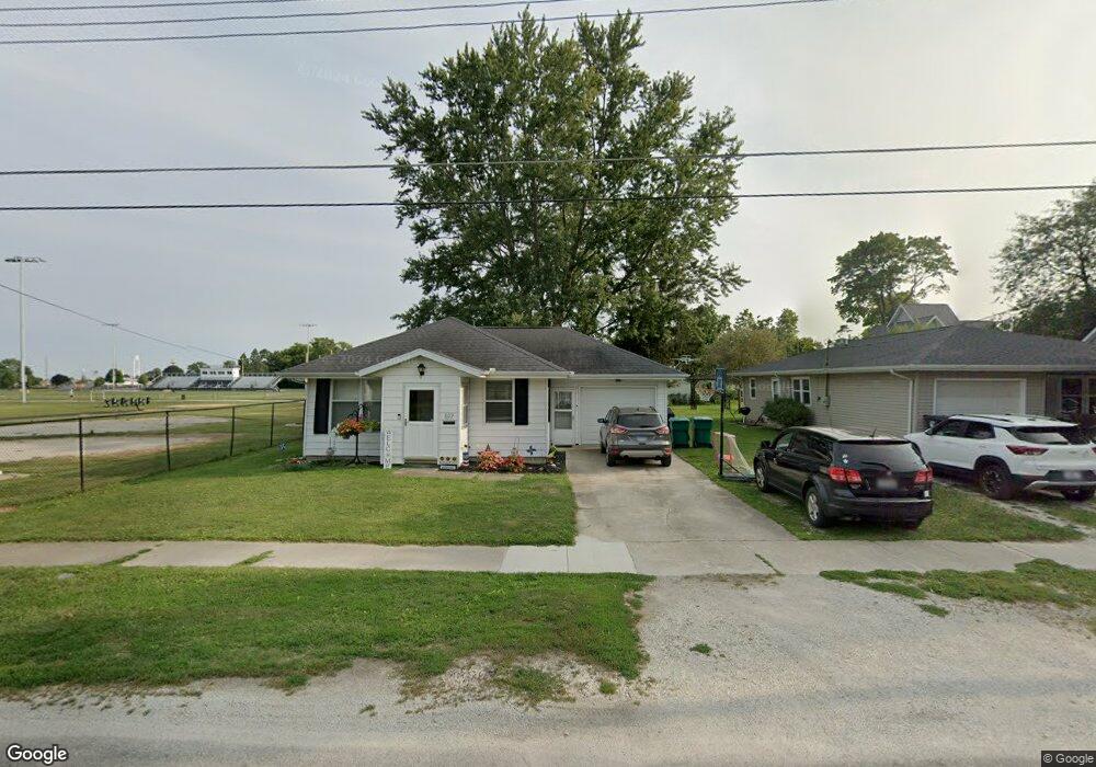 809 E Daggy St unit 1, Tuscola, IL 61953 - photo 1