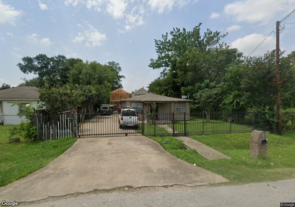 970 South Ln, Houston, TX 77088 - photo 1