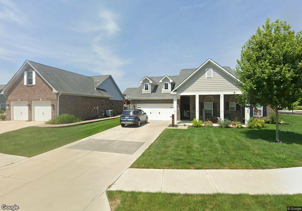 2429 Somerset Cir, Franklin, IN 46131 - photo 1