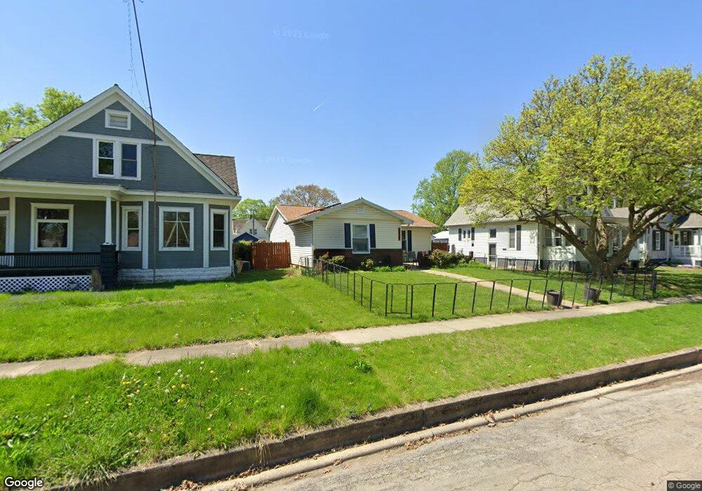 925 Decatur St, Lincoln, IL 62656 - photo 1