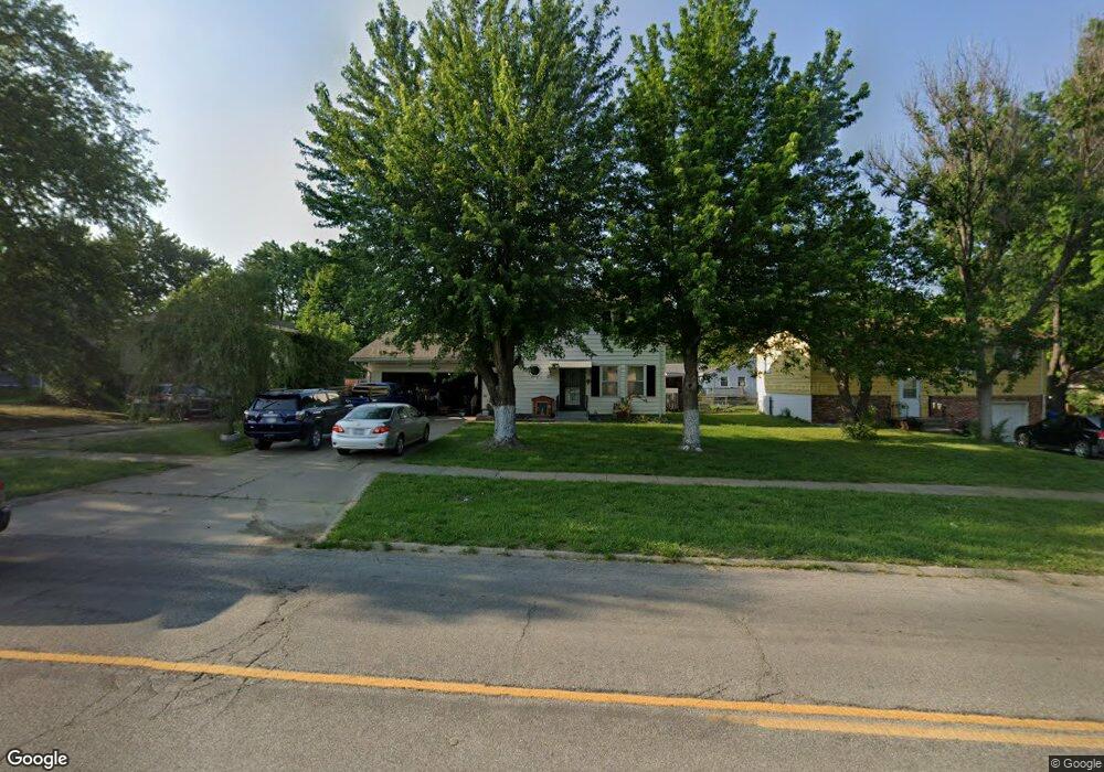 1230 SE 37th St, Topeka, KS 66605 - photo 1