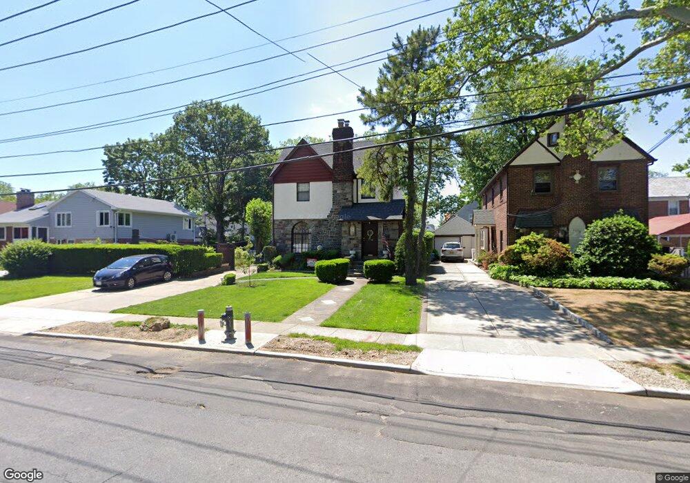 3316 Utopia Pkwy, Flushing, NY 11358 - photo 1