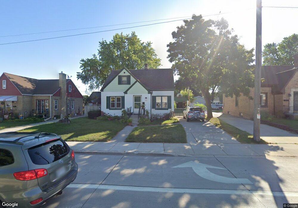 1037 N 18th St, Manitowoc, WI 54220 - photo 1