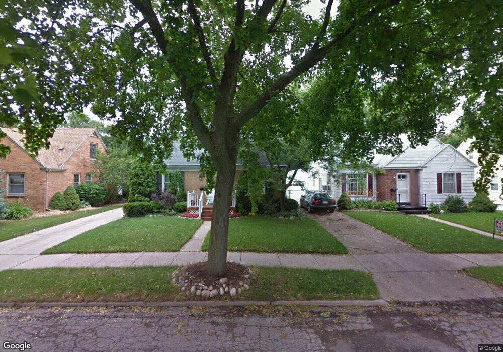 1207 Pershing Dr, Lansing, MI 48910 - photo 1