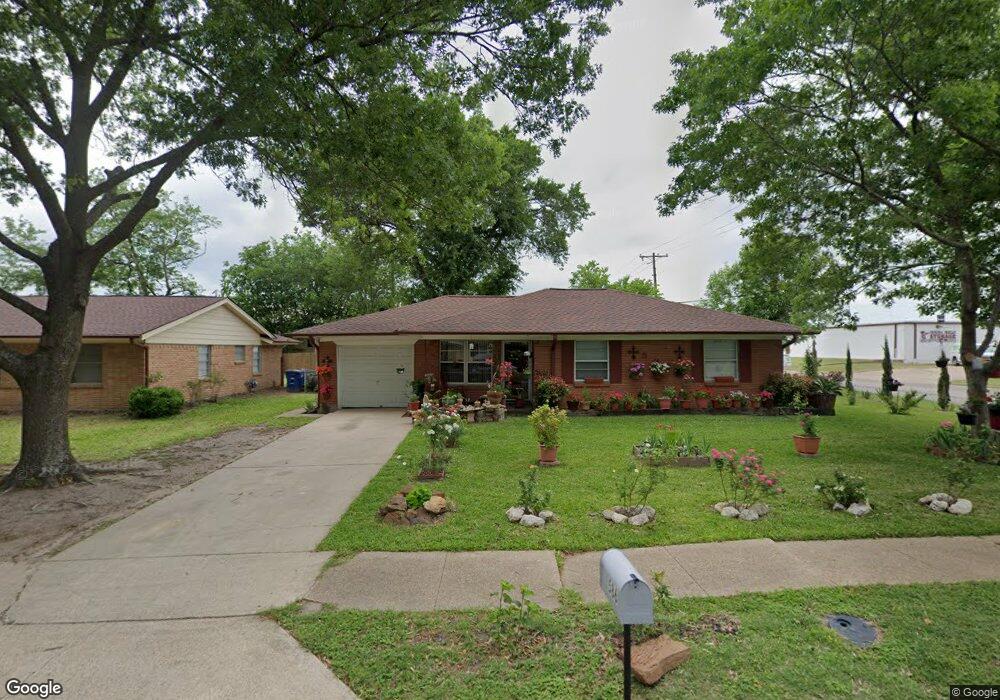 586 Lakeshore Dr, Ennis, TX 75119 - photo 1