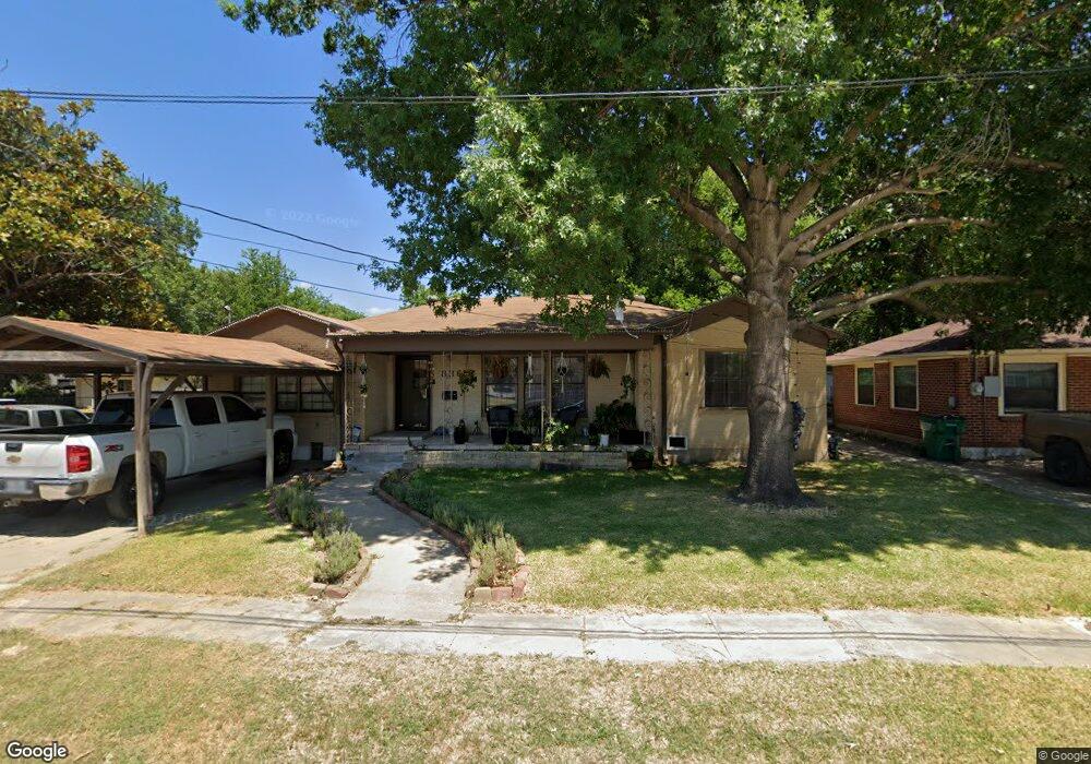 836 N Clements St, Gainesville, TX 76240 - photo 1