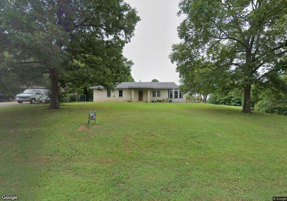 1011 W Arthur St, Hugo, OK 74743 - photo 1