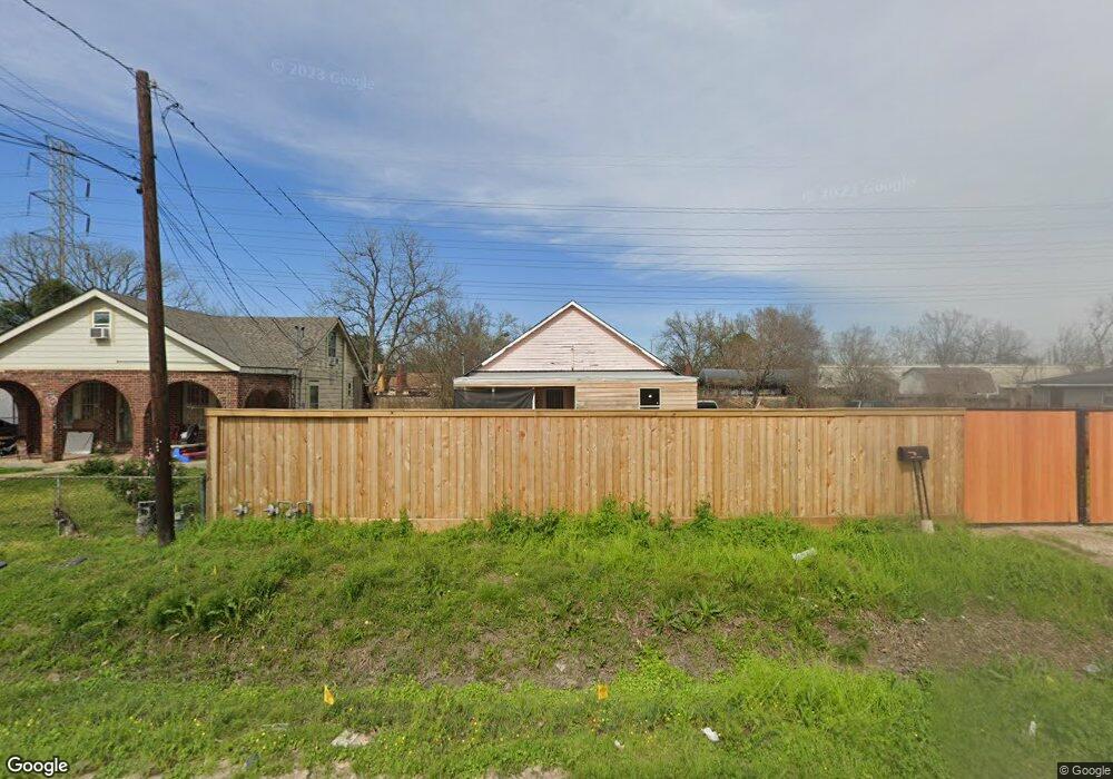 2411 Creston Dr, Houston, TX 77026 - photo 1