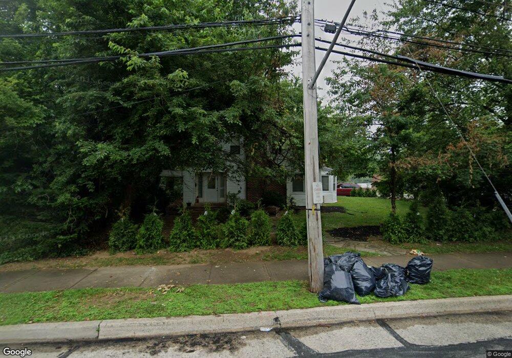 19 Gilchrest Rd, Great Neck, NY 11021 - photo 1