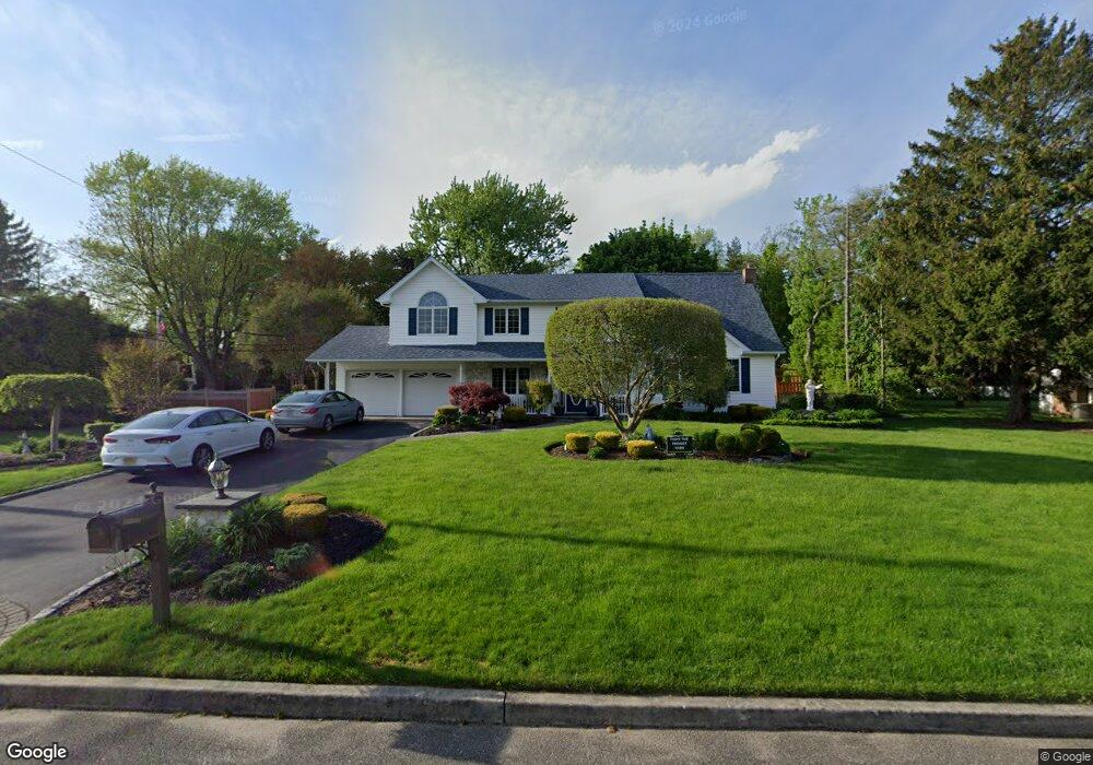 11 Delmar Ln, ComMacK, NY 11725 - photo 1