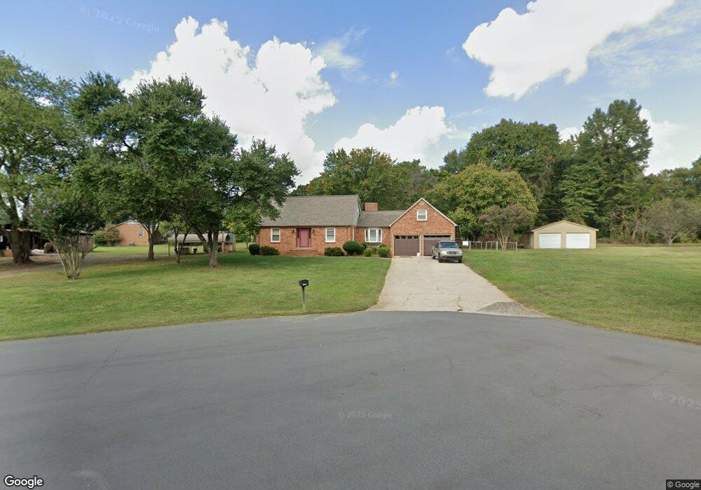 1014 Meadowview Cir, Statesville, NC 28625 - photo 1