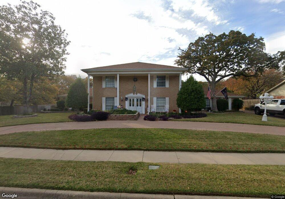 1406 Woodvine Dr, Euless, TX 76040 - photo 1