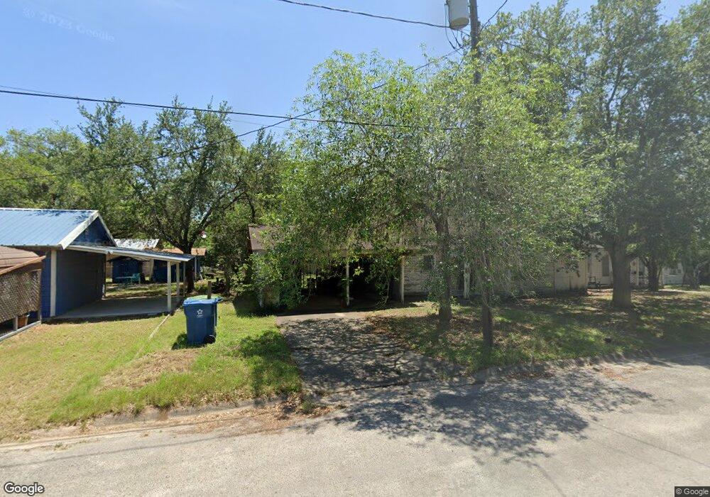 708 E Lott St, Beeville, TX 78102 - photo 1