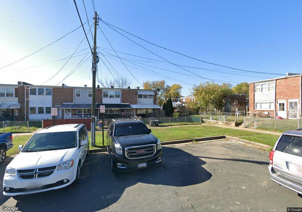 903 Winsap Ct, Halethorpe, MD 21227 - photo 1