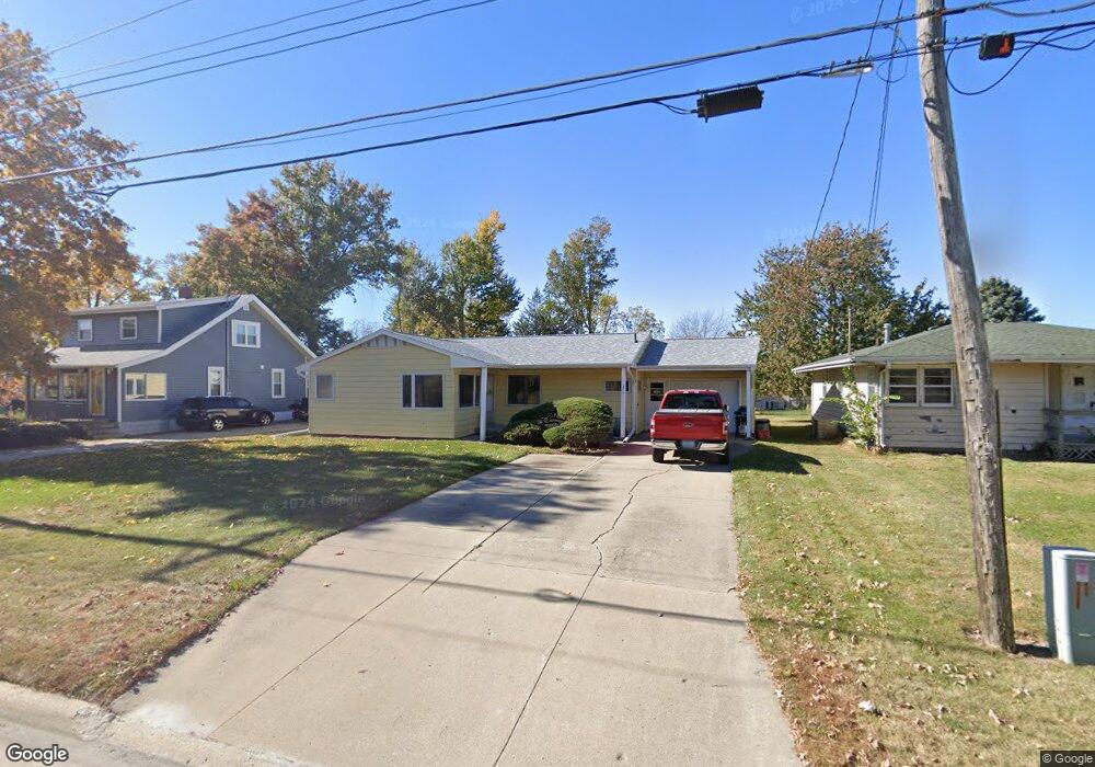 1613 1st St N, Newton, IA 50208 - photo 1