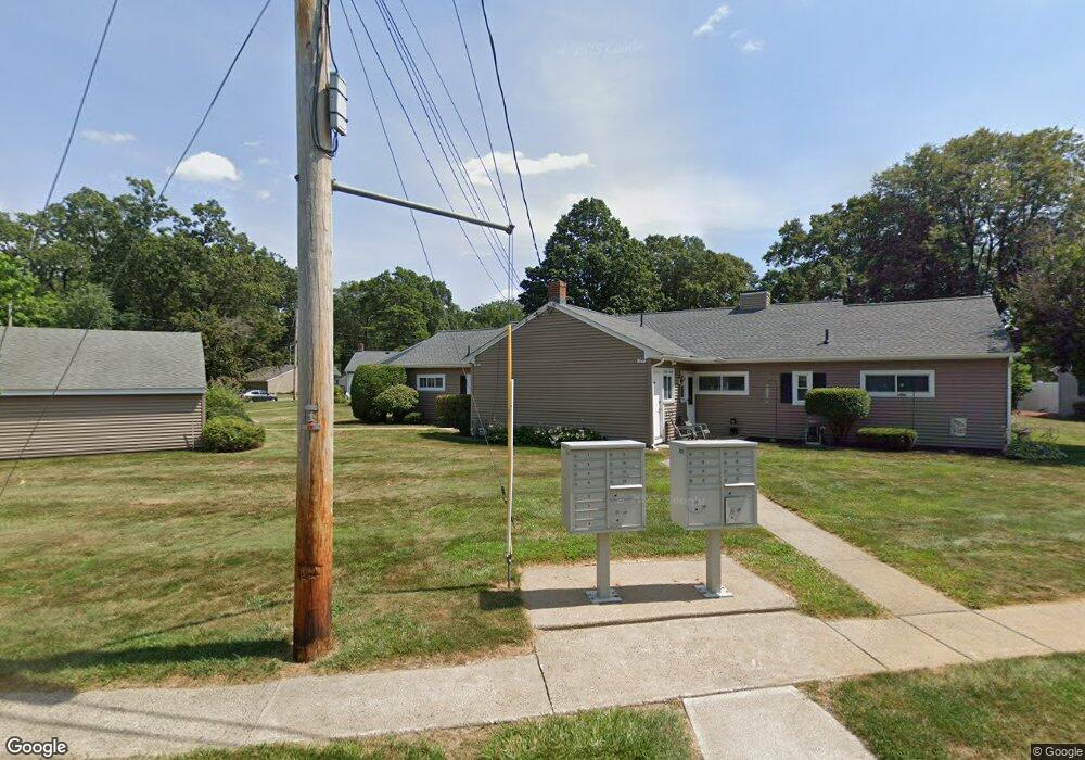 183 Applewood Dr, Chicopee, MA 01022 - photo 1