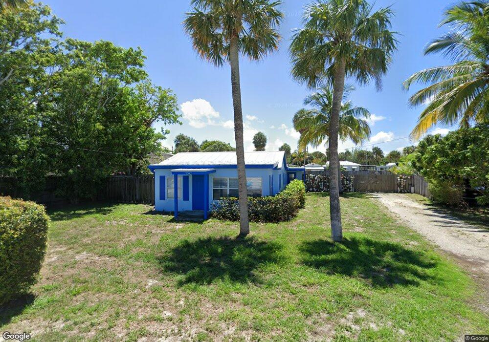 2592 NE Pine Ave, Jensen Beach, FL 34957 - photo 1