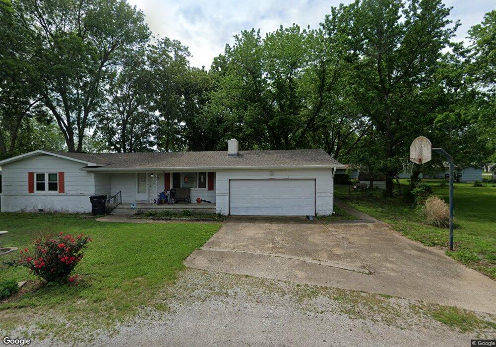 1010 E 3rd St, Altamont, KS 67330 - photo 1