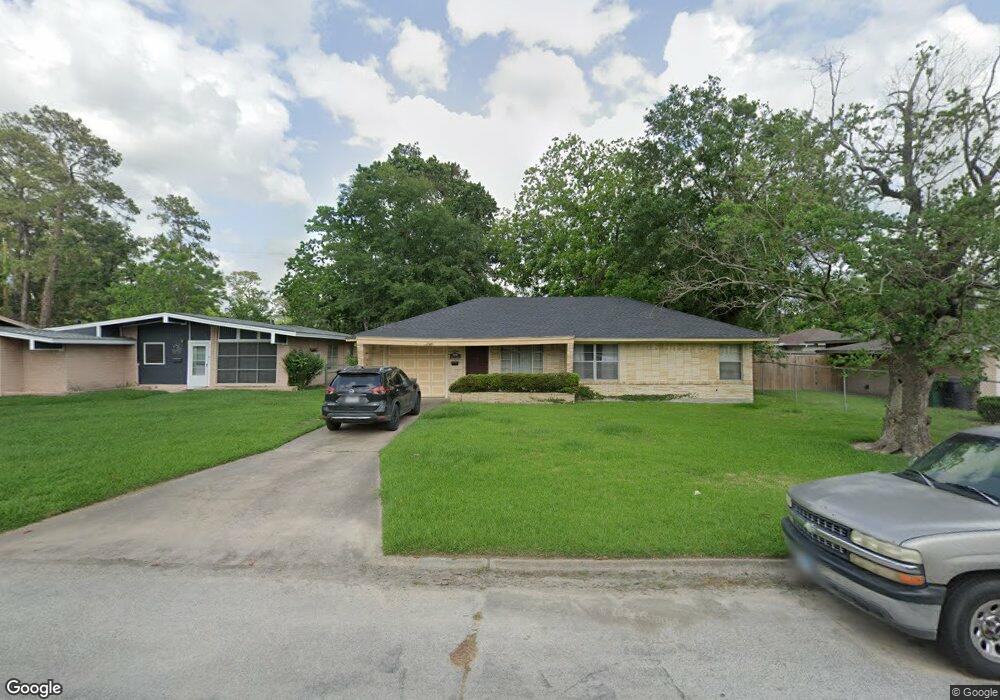 10306 Hollyglen Dr, Houston, TX 77016 - photo 1