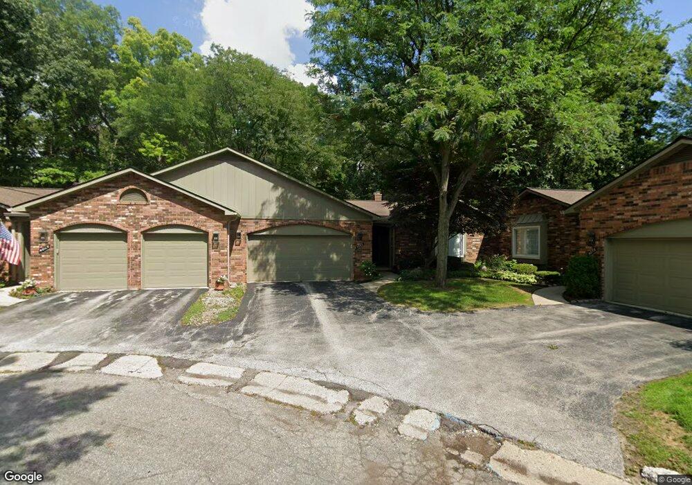 4069 Justin Ct, Bloomfield Hills, MI 48302 - photo 1