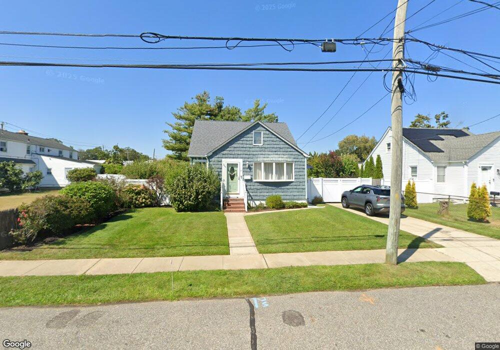 25 Ferndale Ct, Copiague, NY 11726 - photo 1