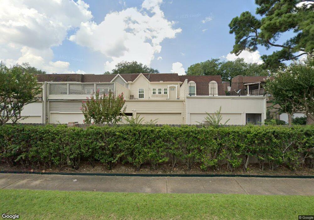 9 Bayou Pointe Dr, Houston, TX 77063 - photo 1