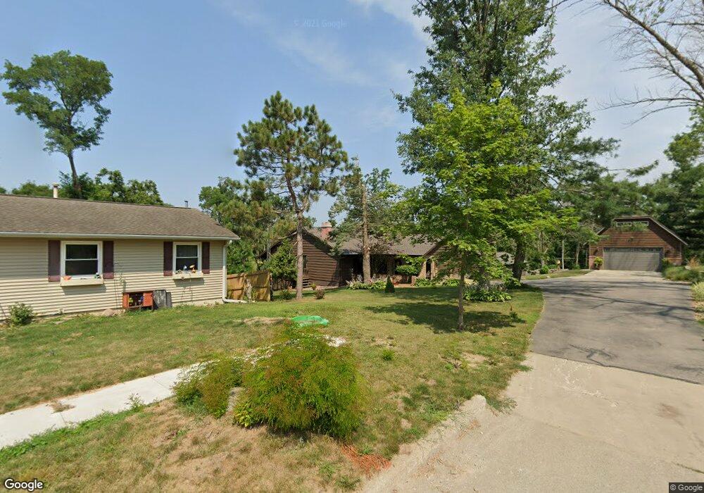 1810 Hillside Dr NW, Cedar Rapids, IA 52405 - photo 1