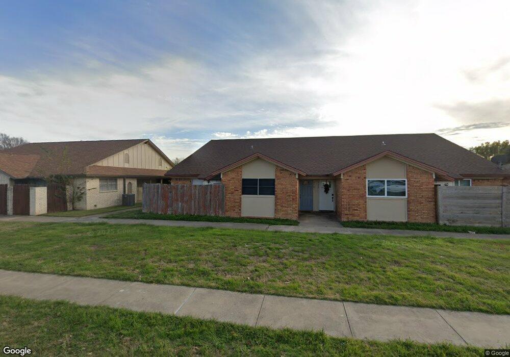 718 E Pecan St, Hurst, TX 76053 - photo 1