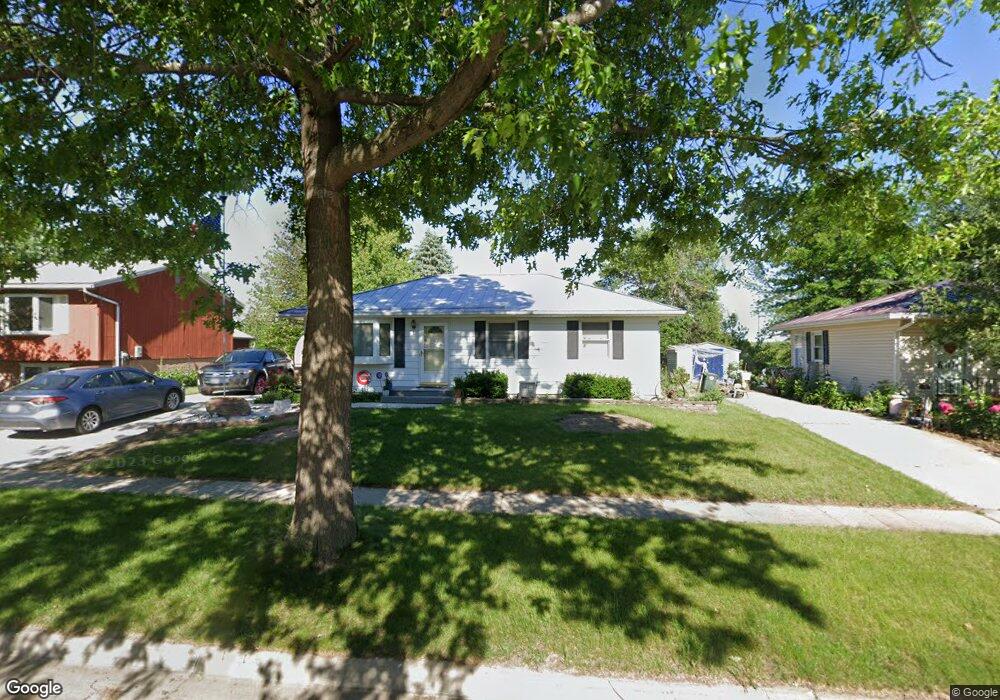 1237 Edgewood Dr, Waterloo, IA 50701 - photo 1