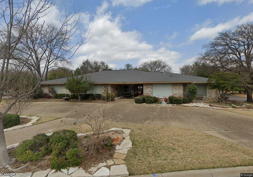 1008 Loch Lomond Dr, Arlington, TX 76012 - photo 1