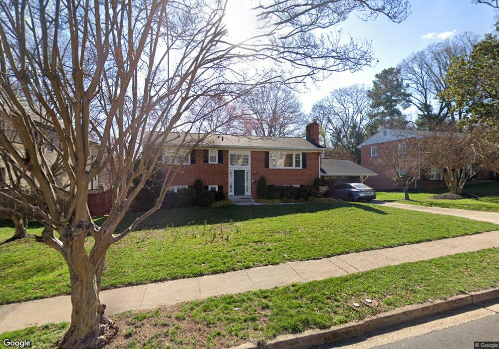 1703 Strine Dr, McLean, VA 22101 - photo 1