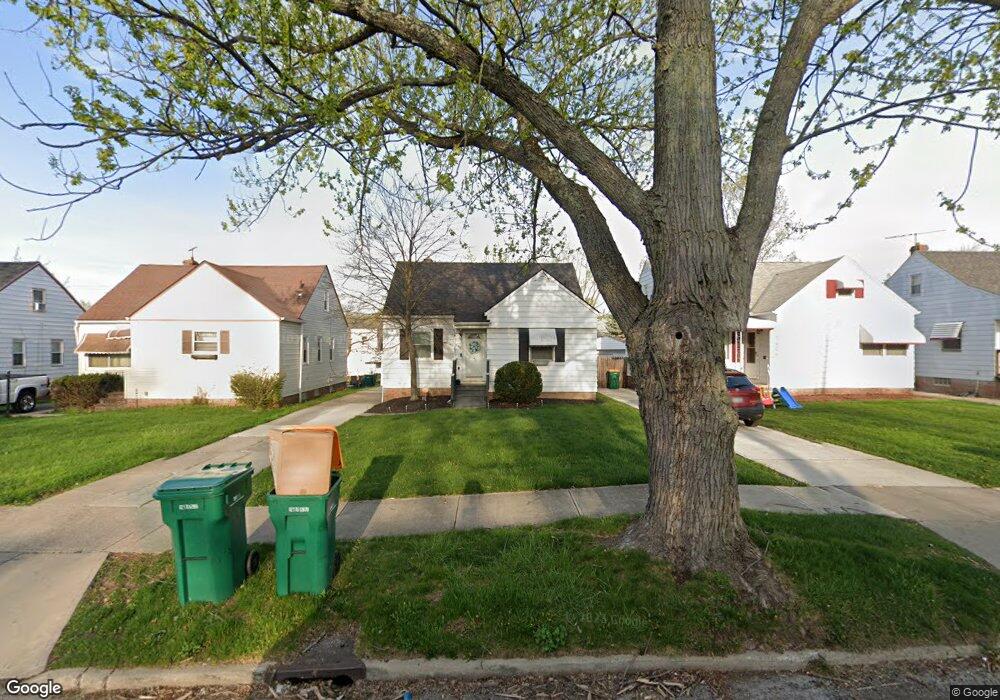 5408 Oakwood Ave, Maple Heights, OH 44137 - photo 1