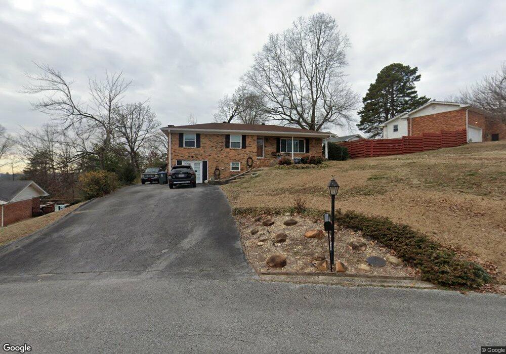 1304 Northgate Cir, Hixson, TN 37343 - photo 1