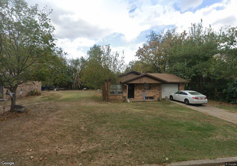 405 Yuchi Dr, Okmulgee, OK 74447 - photo 1