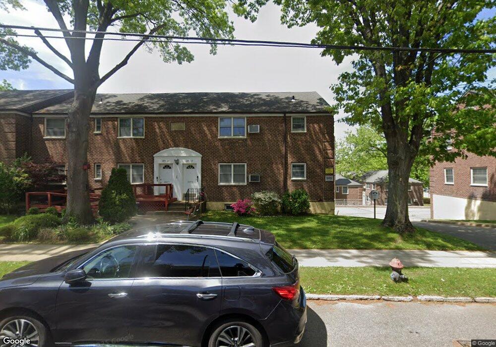 5741 Marathon Pkwy unit 316, Little Neck, NY 11362 - photo 1