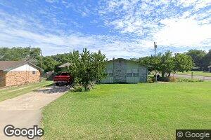 215 SE 3rd St, Mooreland, OK 73852