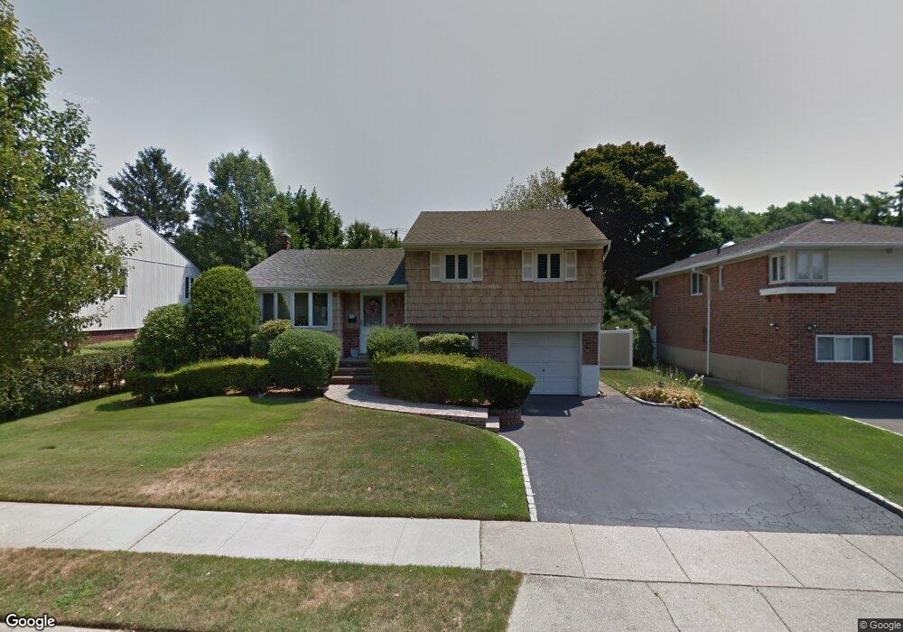 299 Southwood Cir, Syosset, NY 11791 - photo 1