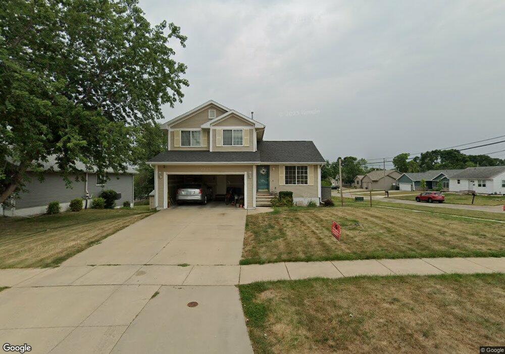 2525 Novak Ct SW, Cedar Rapids, IA 52404 - photo 1