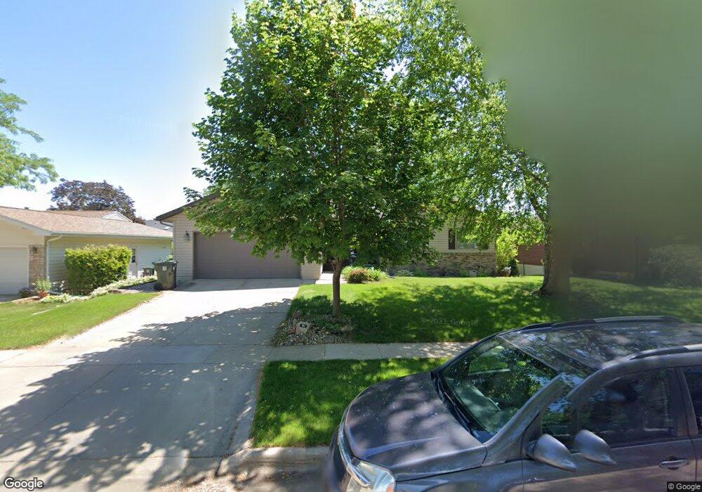 602 Fireside Dr, Cedar Falls, IA 50613 - photo 1