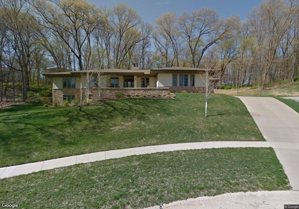 1915 Mapleview Ct, Cedar Rapids, IA 52403 - photo 1