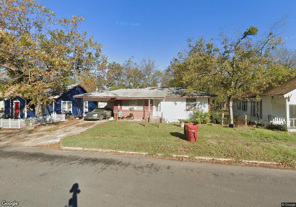 611 E Jefferson St, Hugo, OK 74743 - photo 1