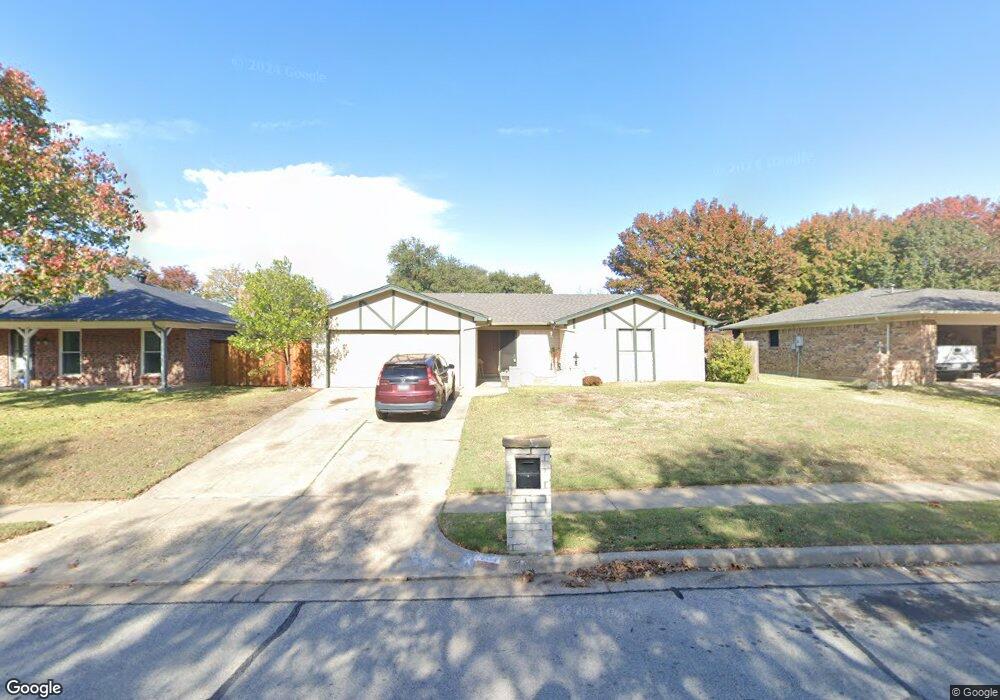 1437 Circle Ln, Bedford, TX 76022 - photo 1